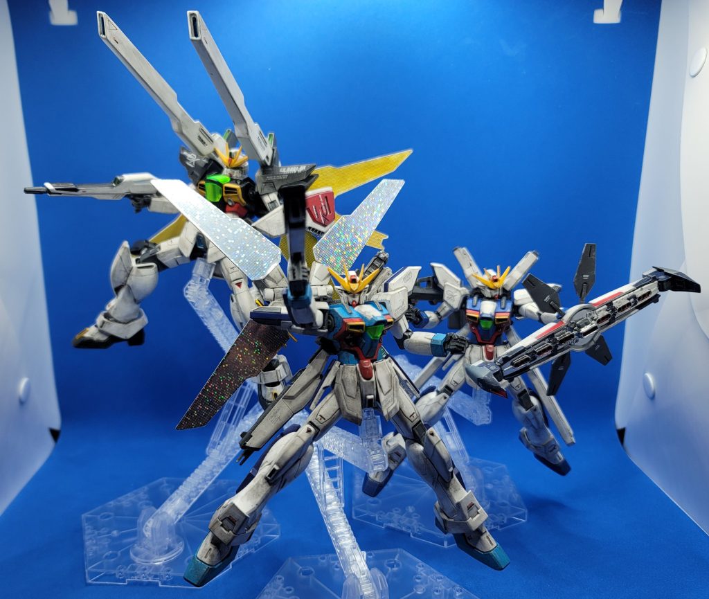 機体の方はほぼ無改造で筆塗り全塗装です強いて言えば肉抜きや合わせ目を消したくらいか特に何も考えずに工程を進めたのだから後に地獄を見ることも…それはそれとして一気に3機も作るのは流石に疲れるHGAWのGX系はどれもバックパックにギミックが多い上に干渉も多い(特にDV)から今回も塗装剥げを誤魔化す目的で多めに汚しておきましたただしティファのガレージキットだけは汚しで誤魔化すわけにはいかないのでかなり神経使いました美少女ガレキは久しぶりなものでしかも今回はエアブラシを使わない前提なんだぜ…...