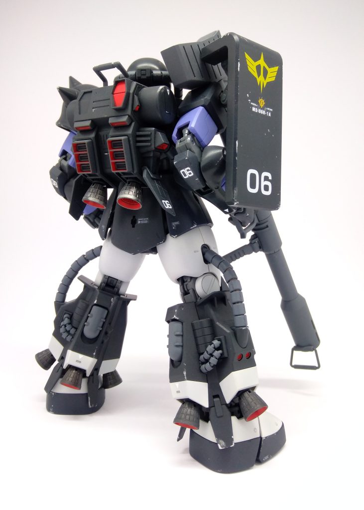 余談ですが、当時の子供にとってザクⅡとはこのR型のザクのことでした。大河原センセイの設定画や模型誌の作例などカッコ良すぎて何度も何度も眺めた、特別なザクです。