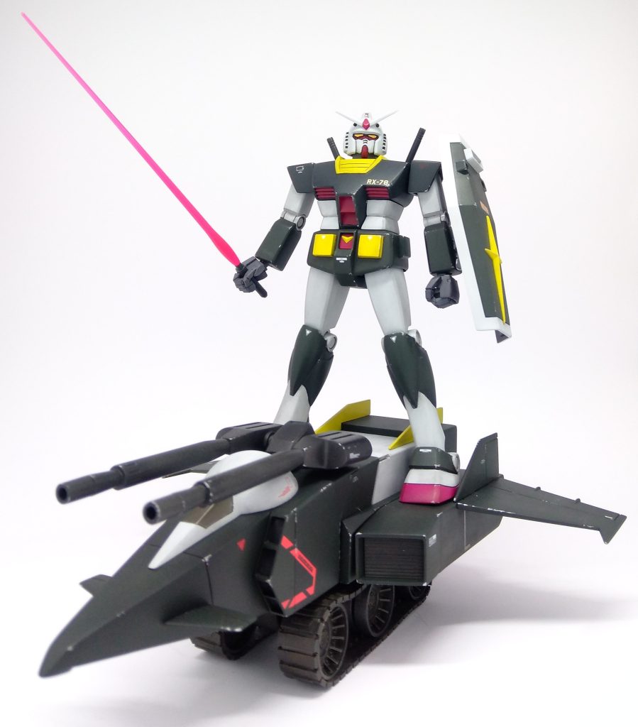 これがやりたかった!Gファイターにまたがるガンダム!※ランドセルにサーベル2本刺さったままなのは撮影後に気づきました(汗)