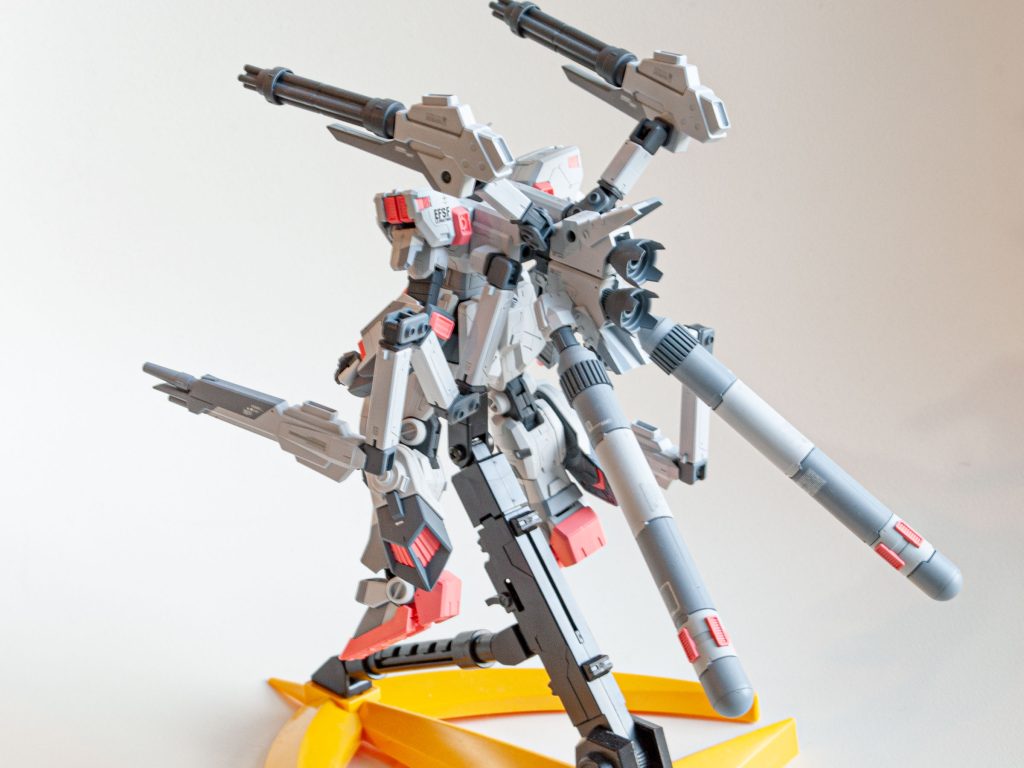 デカールも大振りなモノやコントラストが強いものはやめて、シンプルに。