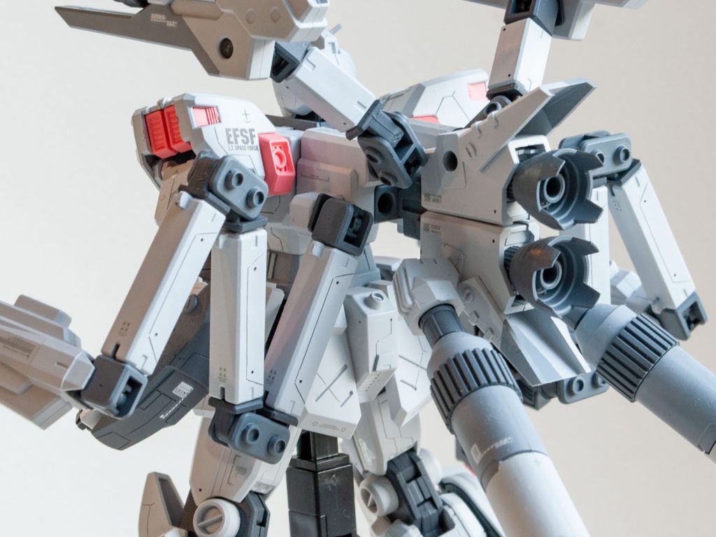 追加パーツの接続穴を埋めるのを忘れていました。