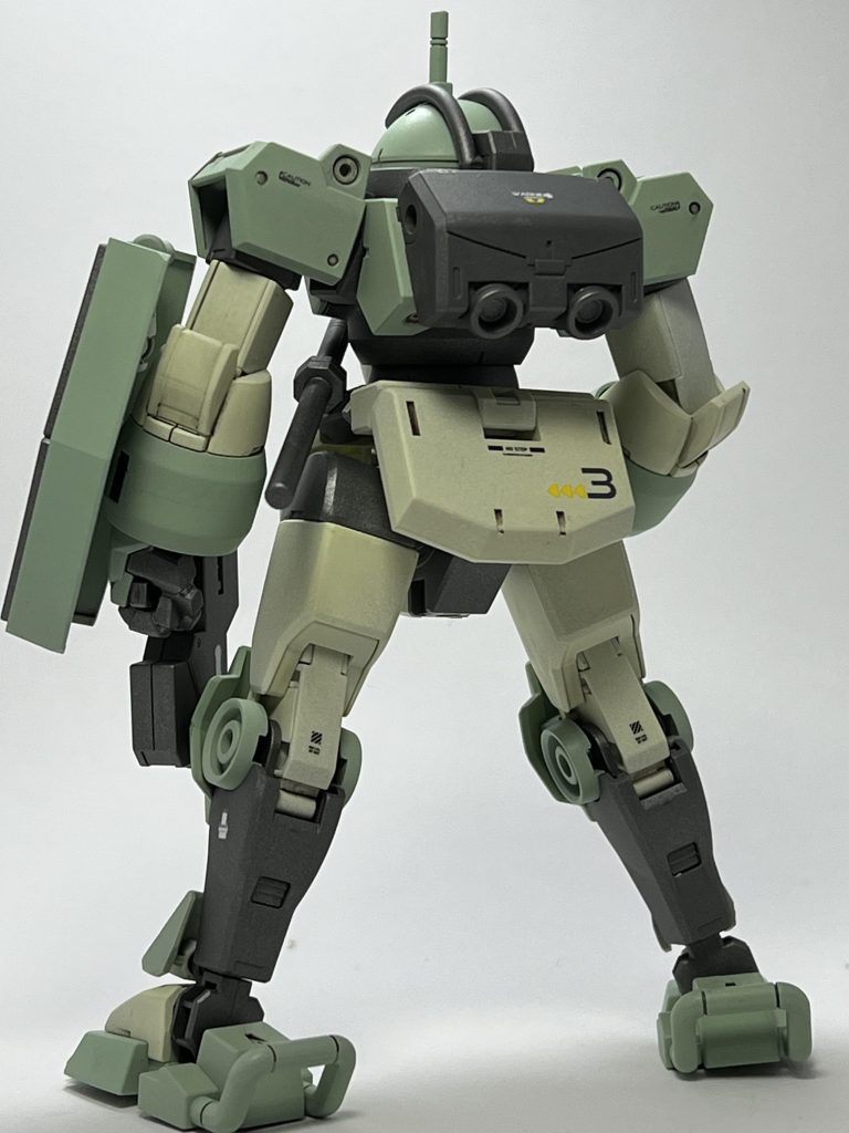 後ろ姿もどっしりしていていいですね。デミバーディングも楽しみです。