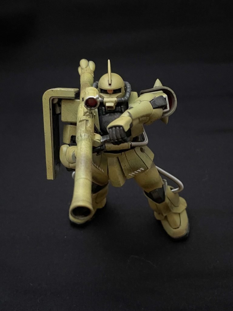 バズーカも迷彩柄。スコープ内はメタリックレッドに塗装してます。