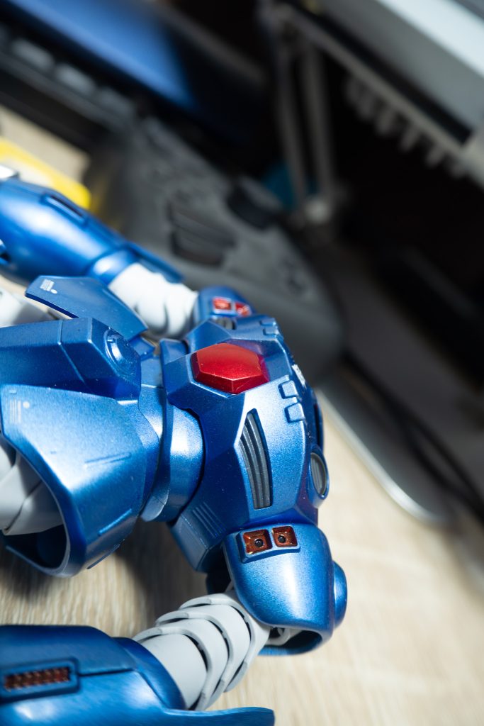 コクピットだけは、下地にグレーサフをしてからロイヤルメタレッドを吹き付けました。