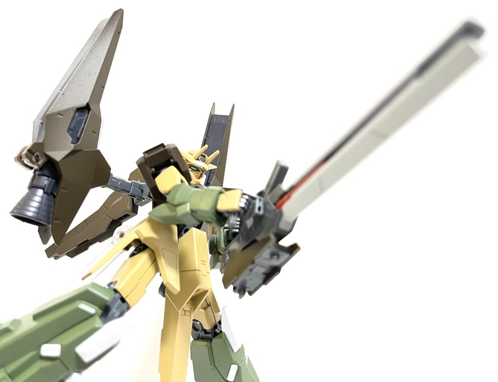 メイン武装。コトブキヤのバーストレールガンの中にライトニングガンダムのビームキャノンを差し込みました。また、変形時に機首に取り付ける用のアタッチメントも設置。機首(股関節)と武装のアタッチメントはライトニングバックウェポンシステムmk-2から。