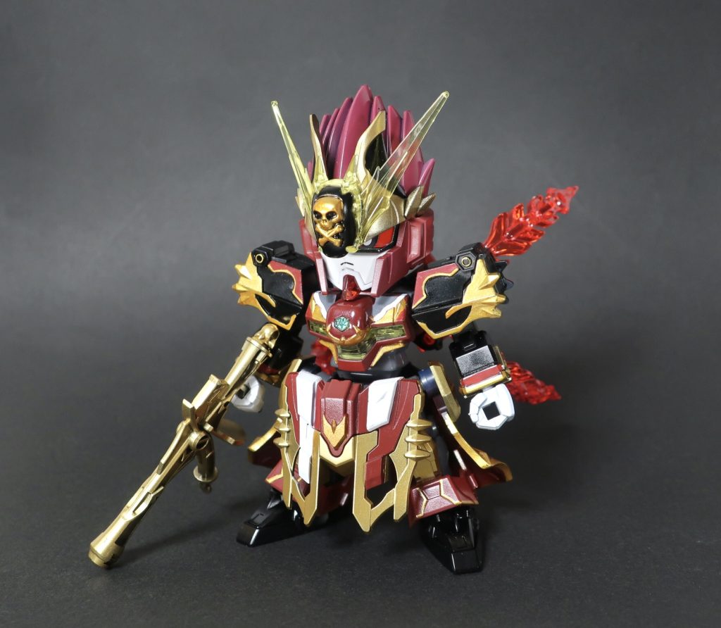 クロスシルエットが見つからなかったのもあるけど、装飾が多くてカスタマイズしやすい創傑伝キットを使用。赤は各所で色味を変えてます