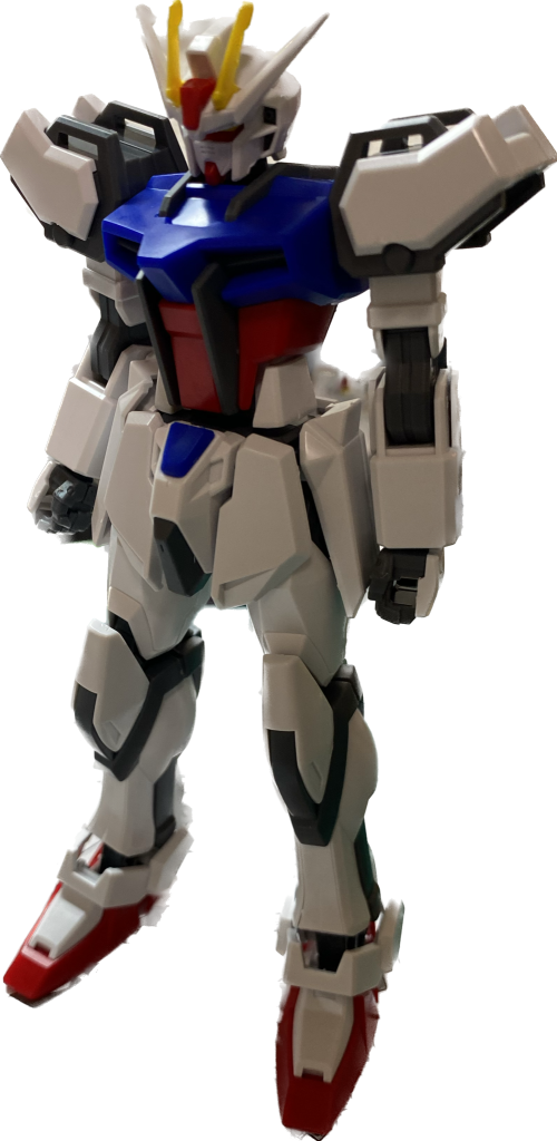 中学生ぐらいでHGアールストライクを組んだ思い出がありますが、ショルダーアーマーはシールだったような？ガンダムマーカーで塗ってたかな？せっかくなので、しばらくはこのEGストライクガンダムをごちゃごちゃ改造してみたいと思います！