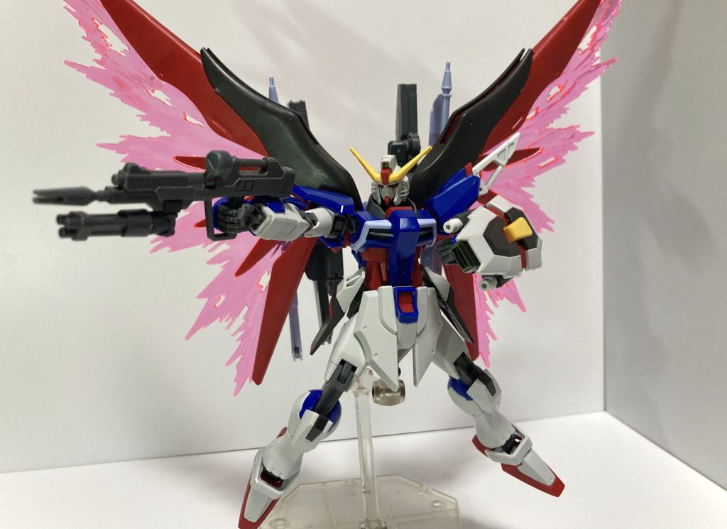 ビームライフルのフォアグリップを取り払いアンダーバレルを設けてみました色々付けられますが1番気に入っているのは小径のビームガトリングガンですね