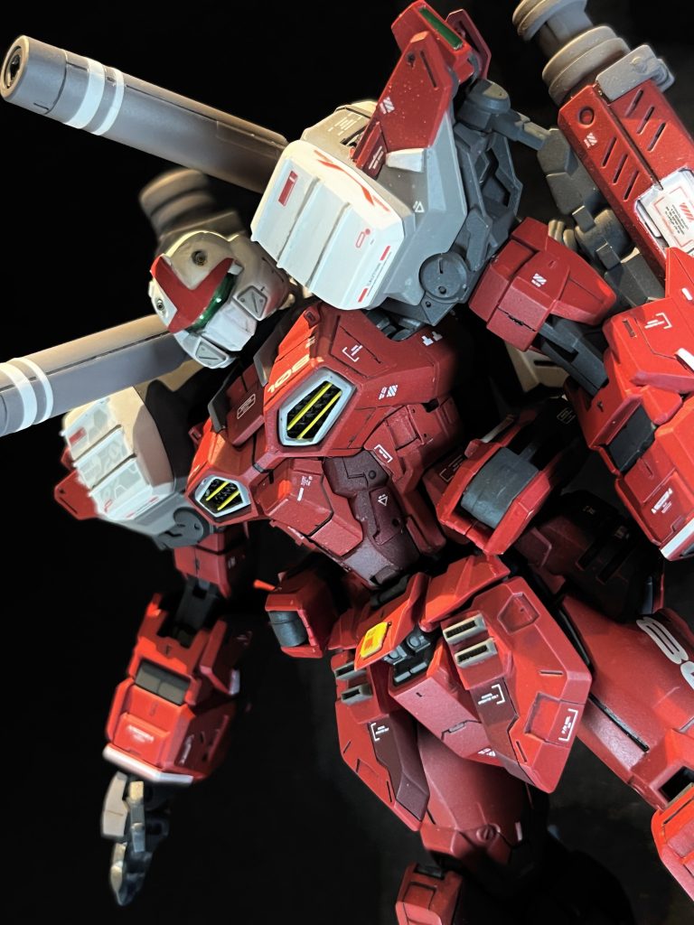 頭部は元のバスターガンダム頭にプラ板とコンビニのざるそばの蓋を使ってガンキャノン風のメインカメラと赤いヒサシとか作って付け加えました