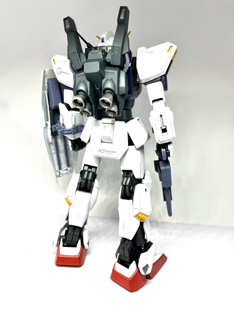 バーニア部分はガンダムマーカーで