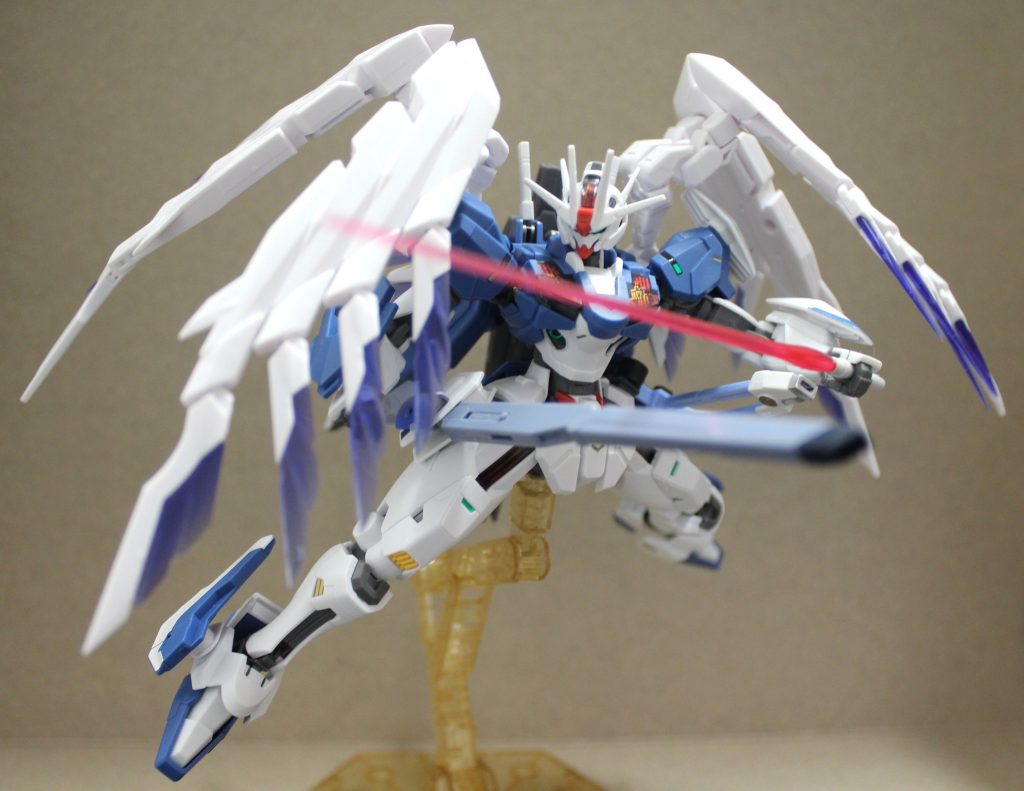 ・ビームレールガン-イニティウム・テルティウス&エクエスナイト・ツヴァイ装備この、砲身とサーベル刃が交差してるシルエット、エモくない？？？この武装の解説は後ほど！