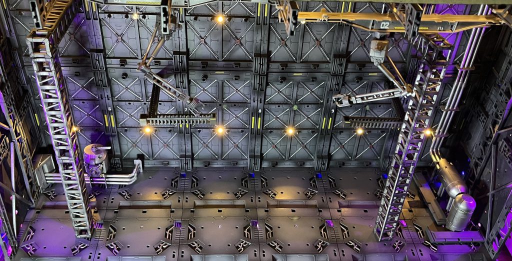 百均ディスプレイベースで撮影用格納庫–4枚目/制作者：かっぱ