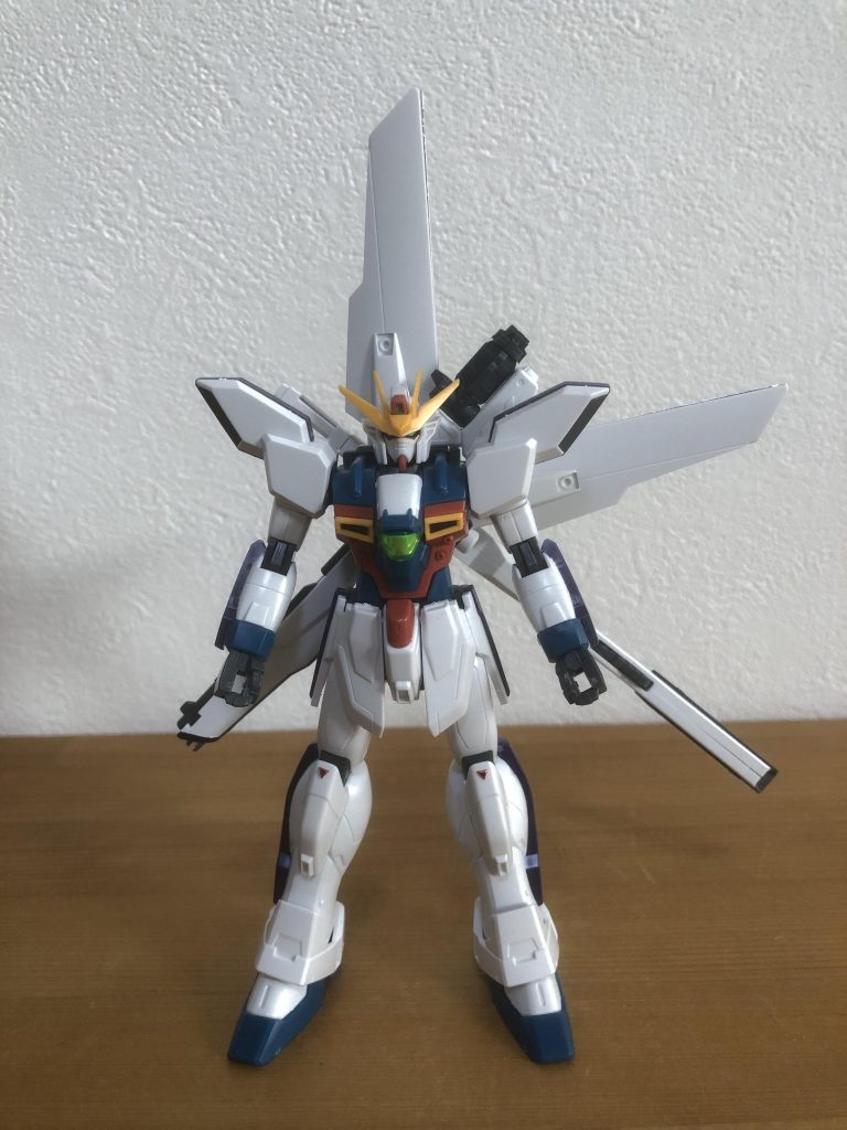 素立ち。バックパックの左右非対称な形状が独特の格好良さ。Xの主役機ではこのサテライトキャノン装備の初期Xが一番好きです。