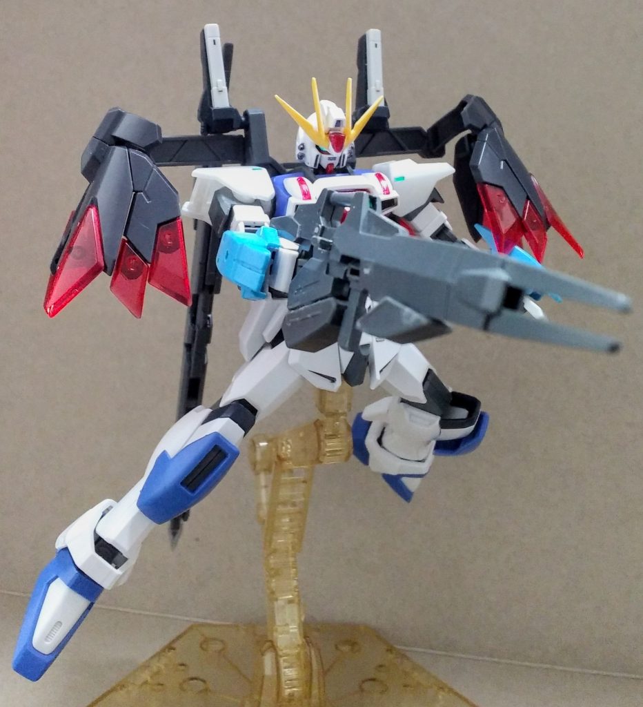 ・ビームライフル構え普段と趣向を変えて。こんなポージングもいいね👍