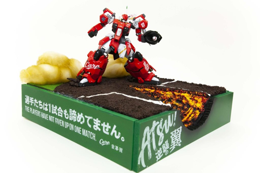 サイドからペイントに見える文字は、レーザープリンターから熱転写したスタンピングリーフをさらにアイロン転写したもの。完全圧着しないことがわかっていたのでかすれ具合が味になりラッキー!