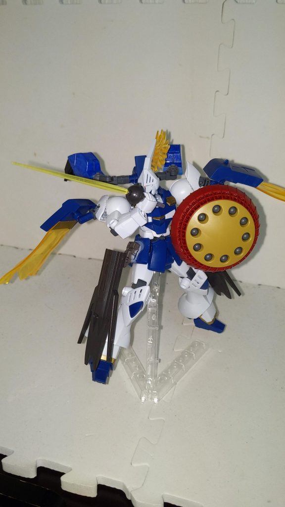 機体の全エネルギーを開放する必殺技、「サンライトバースト」。普段はオフになっているビームマントと頭部ビームエフェクトが開放され機体のスピードとパワーが大幅にアップします。