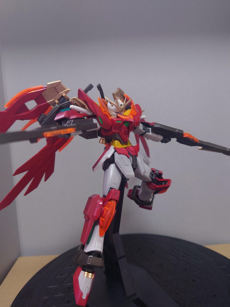 ツインバスターライフルを構えるゼロ…やはりいい。見た目のそれはロングビームライフルの大差ないのに手軽にコロニー落とせるチート感が…(;^ω^)