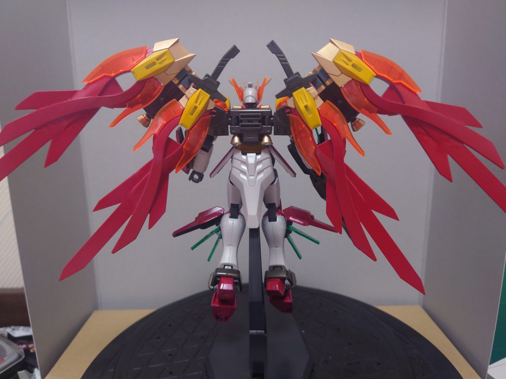 バックショットです。ゼロだけこのポーズができないキットなのでこれを1番にしたい欲求でいじりました。