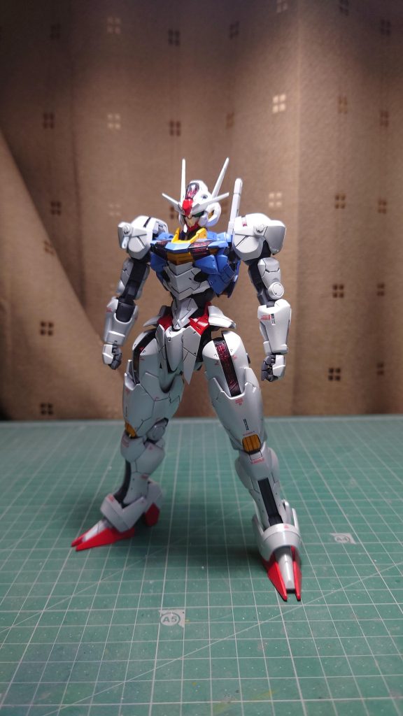 股間軸を5㎜狭くしてるだけで、他は全くの素組みです。