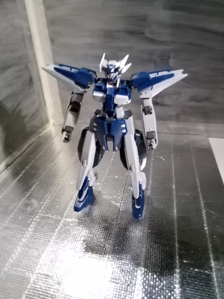 バックアップを外した状態はちゃんと自立出来ます。(付けてると無理!)