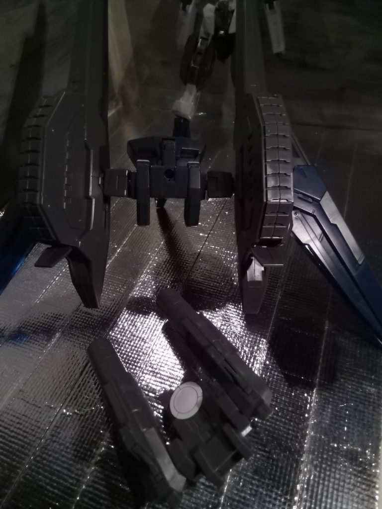 ザラキエルとDWブースターの合体の際の注意点ですがレドームユニット&ブースターキャノンは合体時に干渉するのでここだけ分離して向き変更からの再合体しなければなりません。 DW版の仕方ない部分ですね......