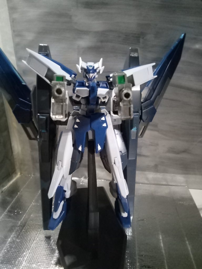 最後に、武器を構えさせました。 武器はデミトレーナーの銃を両手を持たせてます。