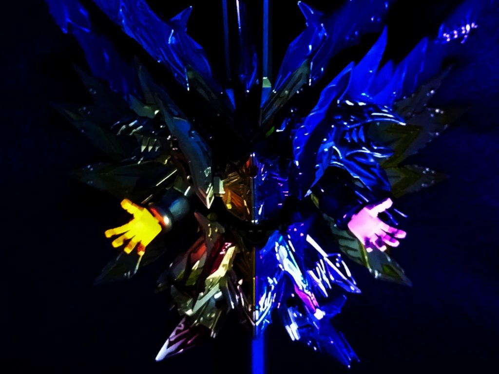 蛍光色で平手を塗りましたがブラックライト当てて見るとすんごい微妙な色で残念ですねw