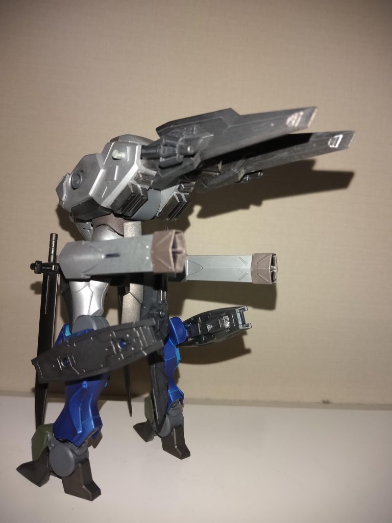 従来のザウォートの推進機を取り払い、宇宙空間専用の推進機に入れ替え。スタビライザーも増設しています。