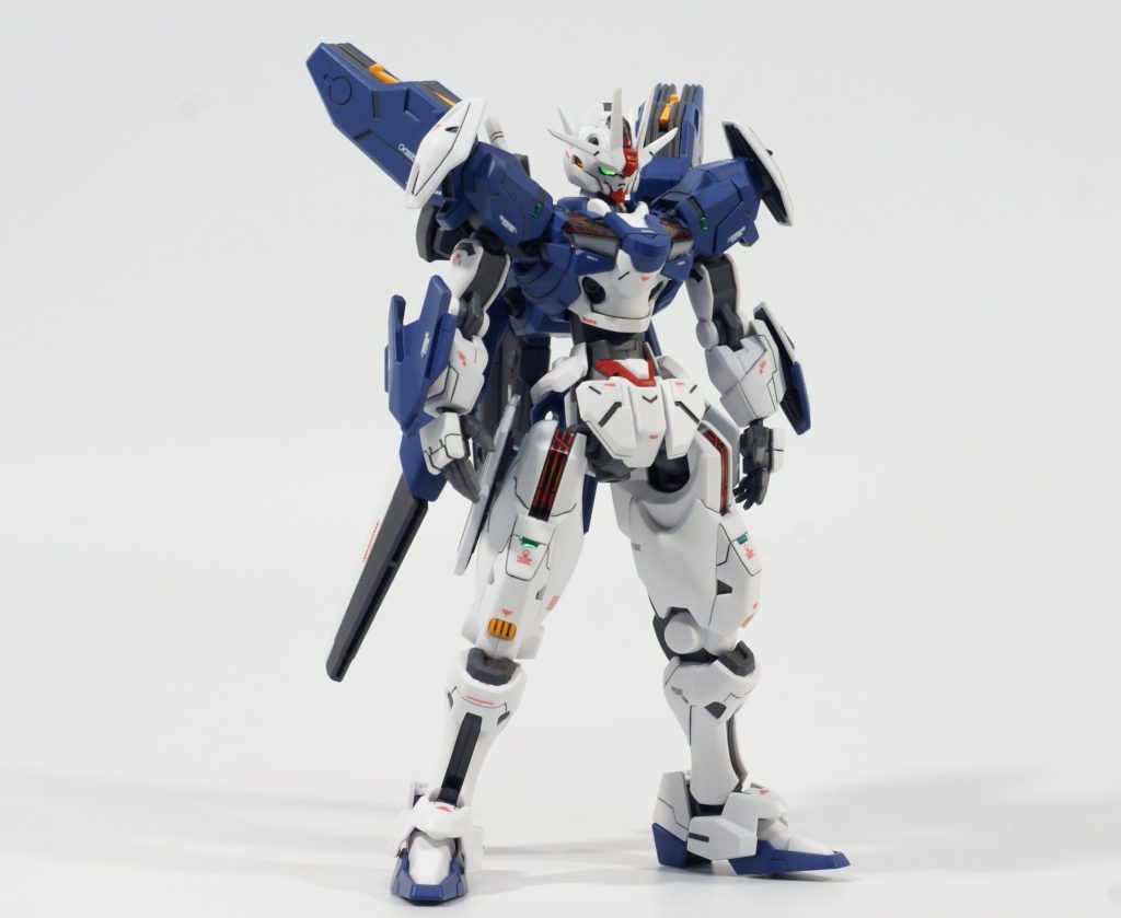 改修内容は次の通りです。・ツインアイなどにHIQパーツオーロラグリーンシールを使用。・上記は光の反射で発光しているように。・胴体を1㎜延長。・肩幅を狭く。・脚の延長。・平手を追加(30MMオプションパーツの物)・エッジ出し。・モールドの掘り直し。