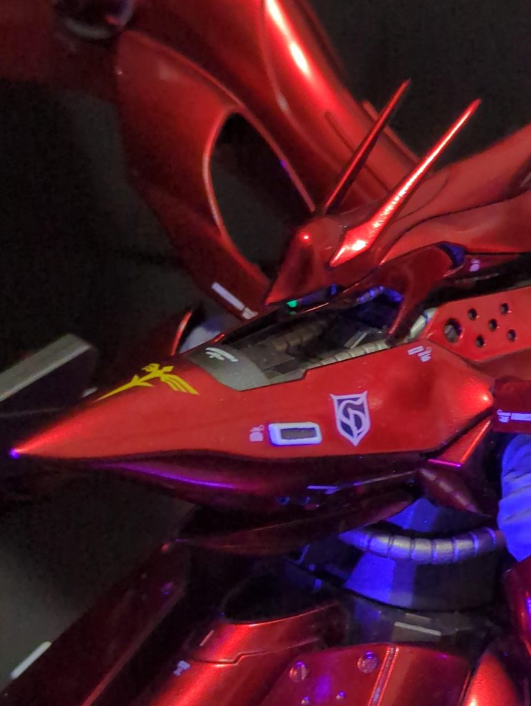 見えにくいですが、モノアイはメタルパーツ+H・アイズ