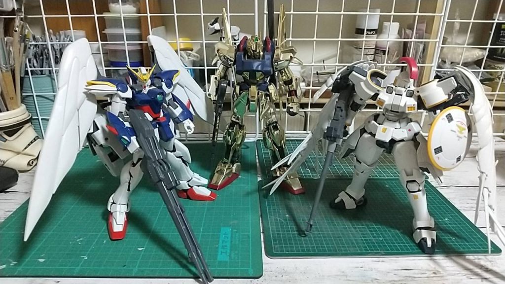 MG並ぶと机が狭い…