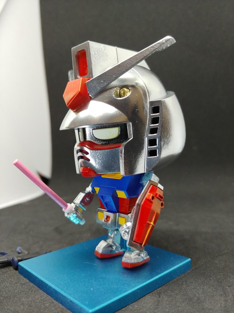 口部分の「へ」黒くするの忘れてた・・・ホワイト部分をメッキシルバーに、他は基本のレッド、ブルー、イエローです。此方も出来るだけ触っちゃいけないで頭の組み立てが大変でした。体はおもいっきり触ってますが。