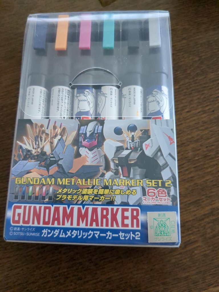 使ったマーカーはこちら使用感はめっちゃいいんですけど…パッケージのνガンダムのゴールドと全然色違うやんけ!!!!!怒怒怒
