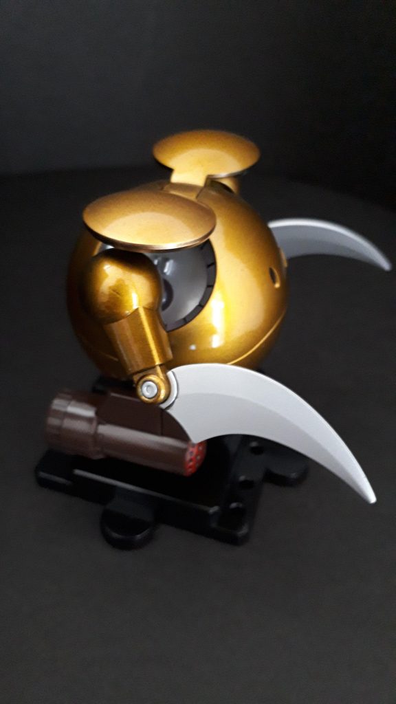 カマはシルバー塗装にクリアコートです。