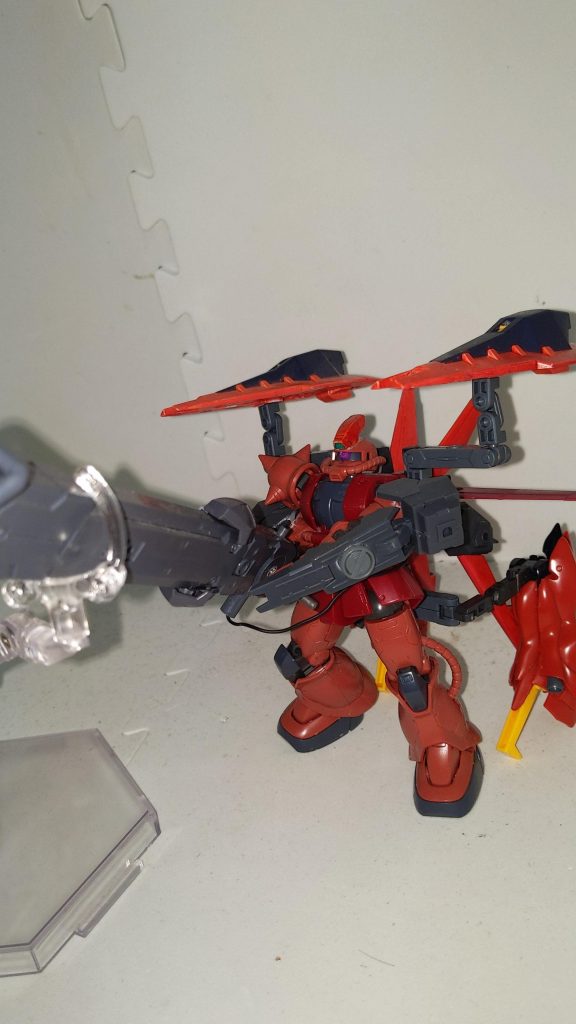 ザクⅡソニックスナイパーアドバンスシュートアビリティ　700ファイトアビリティ　590(近付いたらラプターレッグブースターでのクロー攻撃とダインスレイブカノンのバレルでの殴打が飛んでくる為)ディフェンスアビリティ　640スピードアビリティ　700パワーアビリティ　620サヤの愛機ソニックスナイパーの改良型。機体そのものの調整はダインスレイブカノンを扱う為の高いパワーと関節強度アップに留まる。外見こそ違うが一言でいえばクロの愛機ブラックエンドの狙撃特化改造版。凸スナの理想形とも言えるサヤの戦闘スタイルを更に伸ばし、苦手な白兵戦能力もプラスしたザクのバケモノ。