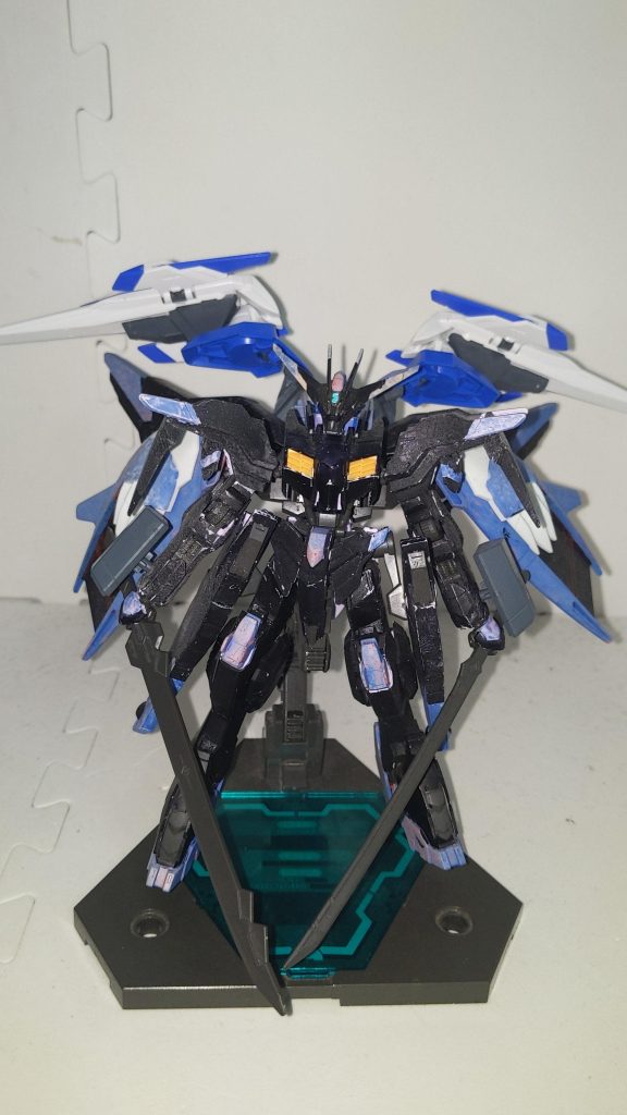 マルコシアス・ムニンオブリビオン(←カラスマ命名)アルテミスのオーライザーとマルコシアス・ムニンの合体形態。元々二人で一人なアステリアとアルテミスが共に戦えるように考えた結果、マルコシアス外装にダブルオー要素を追加する発想に。オーライザーの武装もそのまま使える為戦闘能力は大幅に向上する。