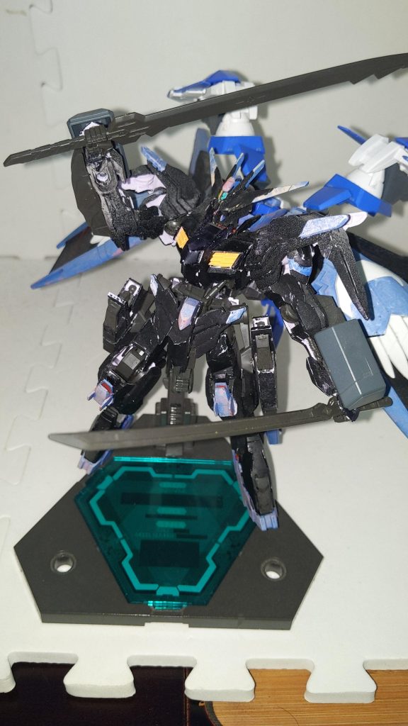 マルコシアス・ムニンオブリビオンのスペックシュートアビリティ 310(GNファングとオーライザーのGNミサイルだけ使用した場合の数値。手持ちの射撃兵装持てばもっと上がる)ファイトアビリティ 620ディフェンスアビリティ 460スピードアビリティ 570パワーアビリティ 580マルコシアス・ムニンオブリビオンの状態では主にアステリアが主体で戦闘戦闘を行う事になるが、機体特性としてもアステリアの戦闘スタイル的にも近接多めなのは仕方なし。だが近接戦闘だけだと侮ると思わぬタイミングでGNファングやGNミサイルを撃ち込まれるので注意が必要。更にトランザムも使用できるので戦闘能力はかなり高い。