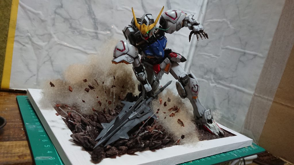 このショットがお気に入りです土台は紙粘土ですボンドで砂をつけてます煙は綿