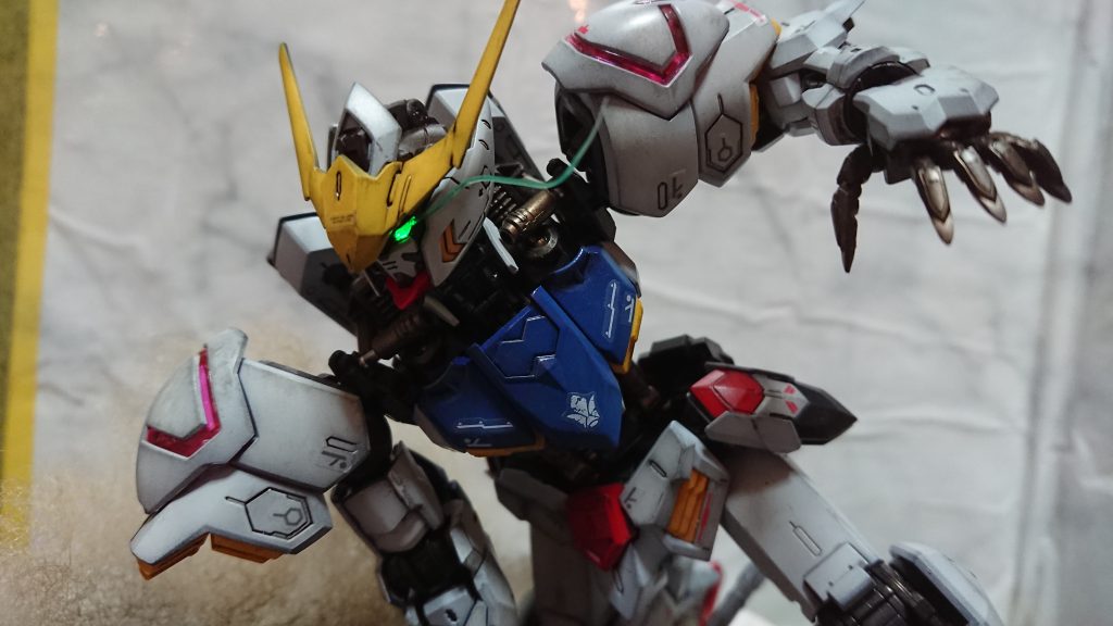 ツインアイLEDで