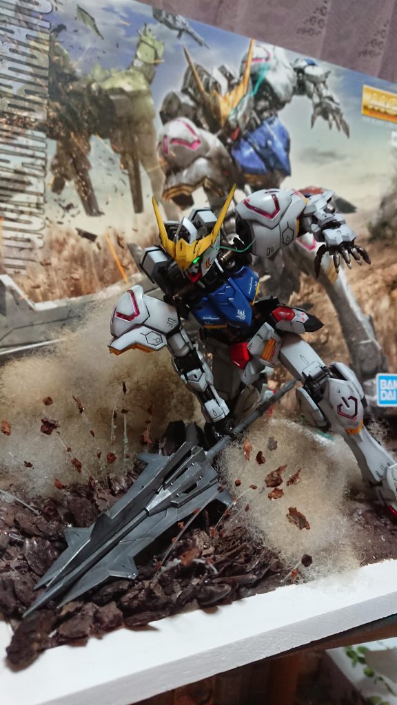 バルバトスに関しては前回とあまりいじってわいません気になる方はご覧ください今回、パッケージジオラマ制作しましたジオラマ奥深いものですねいろいろ勉強になりました!楽しかった(>_<)今後も制作していきたいと思います