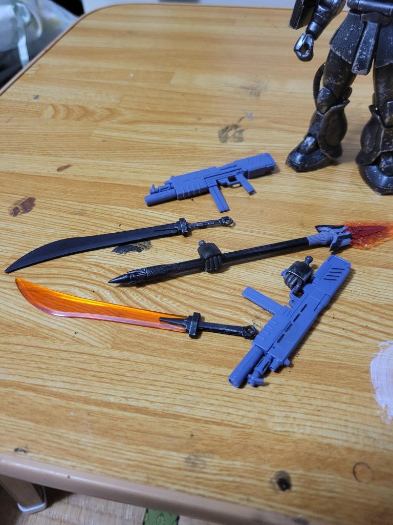 武器の解説です メインはMMP-80マシンガン ヒートソード そしてこのザク専用の武器 ヒート スピアまぁ細かい設定は決めてません