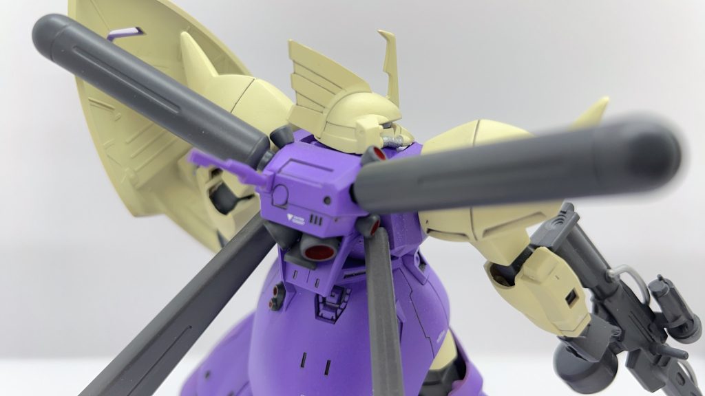 シーマ機ならではのプロペラントタンクがこのキットのカッコ良さを高めています。