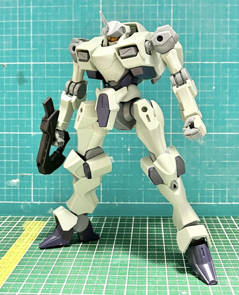 ベースキットとなった、HGザウォート。マッシブな胴体を活かしてもっと全体的にゴリゴリのマッチョにしたいという考えから制作を開始。