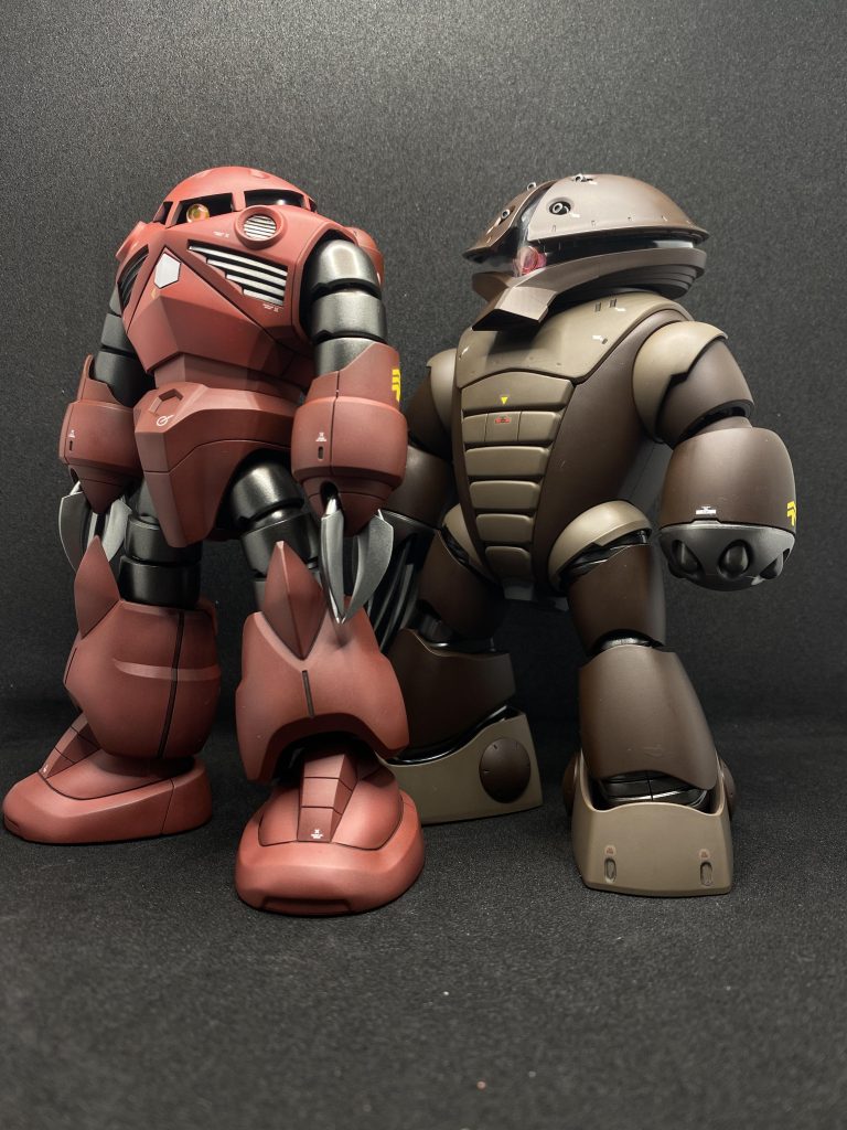 以前作成したアッガイをリペイントしたものと一緒に