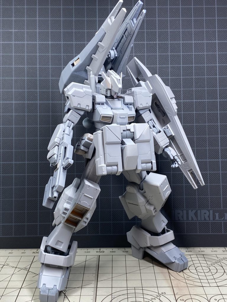 毎度お馴染み、サフ状態が1番カッコいい。