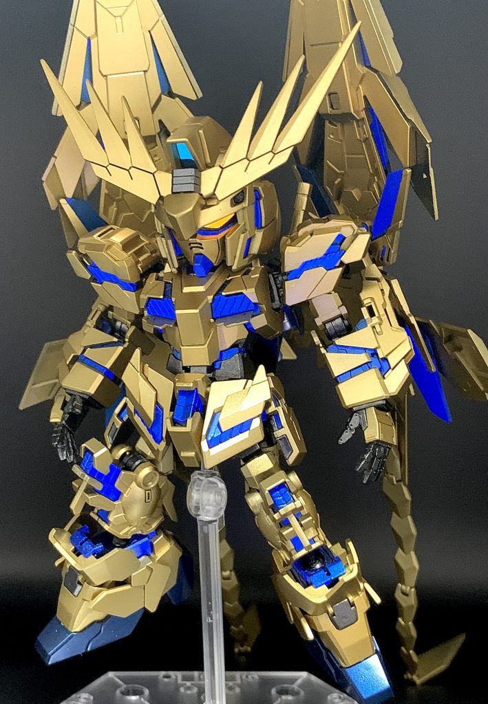 サイコフレームはガイアノーツのプライマリーメタリックブルーと蛍光ブルーを混ぜて、UVライトで発光するようにしました！もうちょい水色に近い青でもよかったかなーと反省ツインアイも蛍光オレンジで発光します！