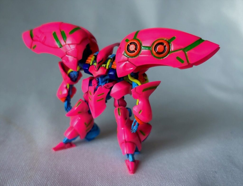 自然光の下で。目が痛いです。iphoneだと勝手に補正がかかってさらに目に毒な色合いになってしまいます。