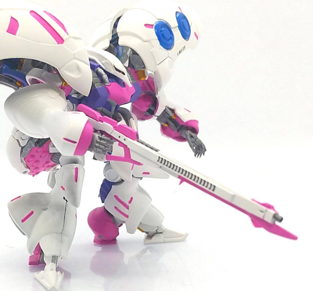 非常に出来の良いキットで素立ちポーズもいいでですが、各関節にハの字加工を施しビームライフルを装備させた姿は少し違った魅力が感じられます。