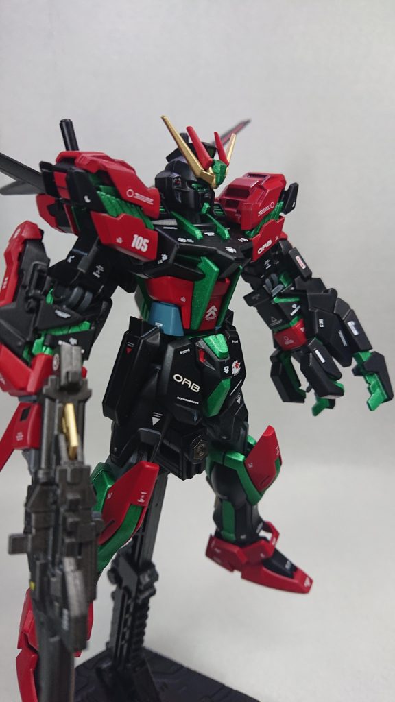 頭部    :ストライクルージュボディ   :ストライクルージュ腰部    :ストライクルージュ肩     :バンシィ腕部    :(左)バンシィ       (右)バンシィ・ノルン脚部    :ストライクルージュバックパック:エールストライク武装    :ビームマグナム(バンシィ)