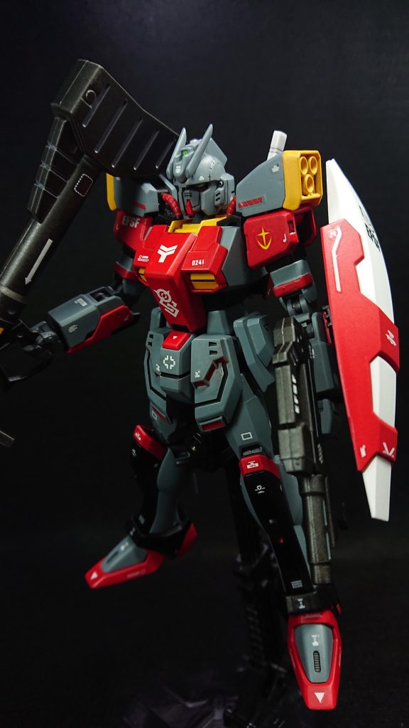 頭部    :ガンダムEz-SRボディ   :ライトニングブラックウォーリア腰部    :シャイニングブレイク肩     :ライトニングブラックウォーリア腕部    :ストライク脚部    :フリーダムバックパック:エアリアル武装    :ジャイアントバズ(イフリート・シュナイド)       ビームマシンガン(パワードジムカーディガン)       シールド(ガンダムAGE1)